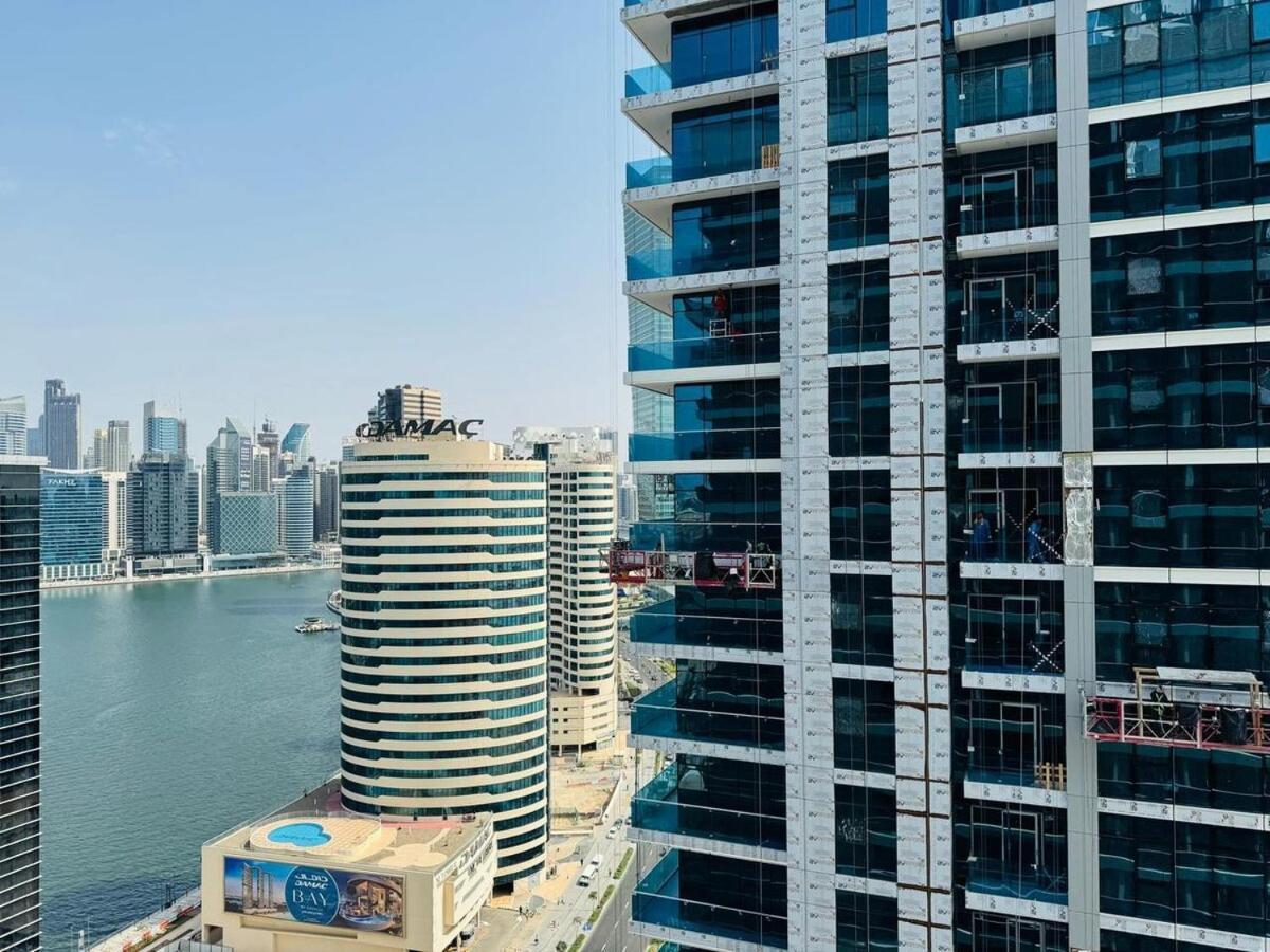 Chic With Balcony A Mins Drive To Downtown Apartment *