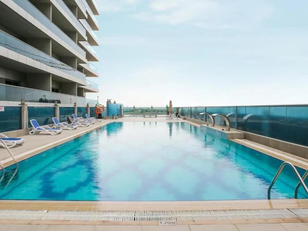 Chic With Balcony A Mins Drive To Downtown * Dubai