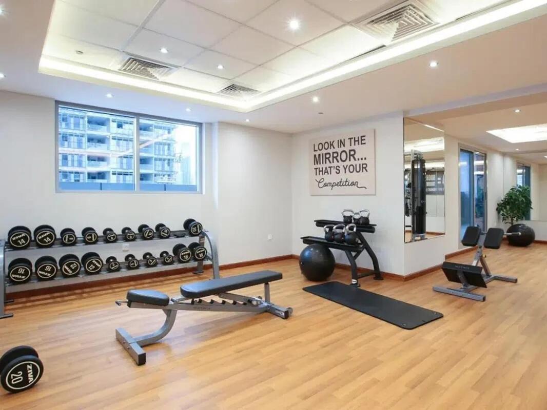 Chic With Balcony A Mins Drive To Downtown *