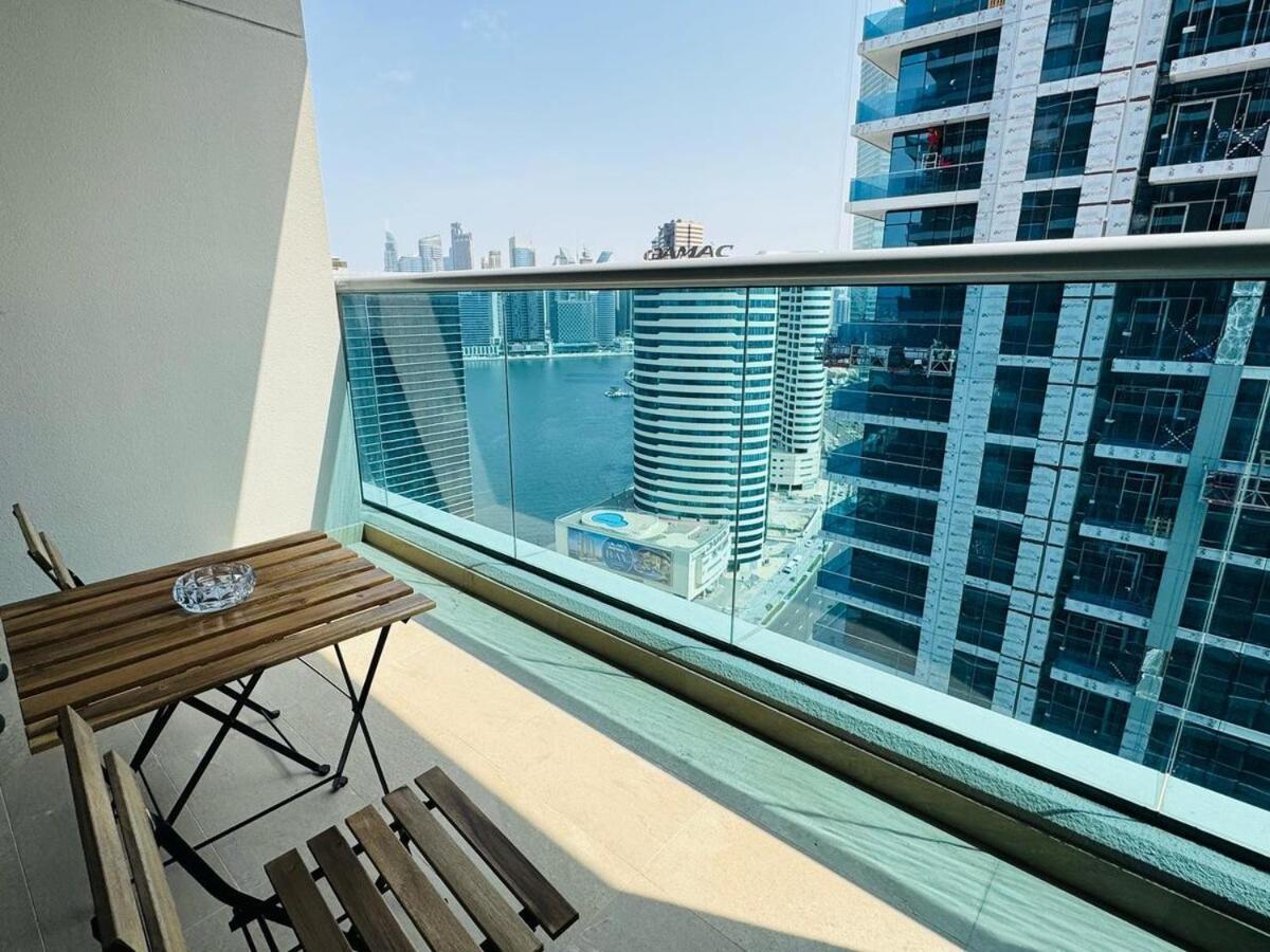 Chic With Balcony A Mins Drive To Downtown *