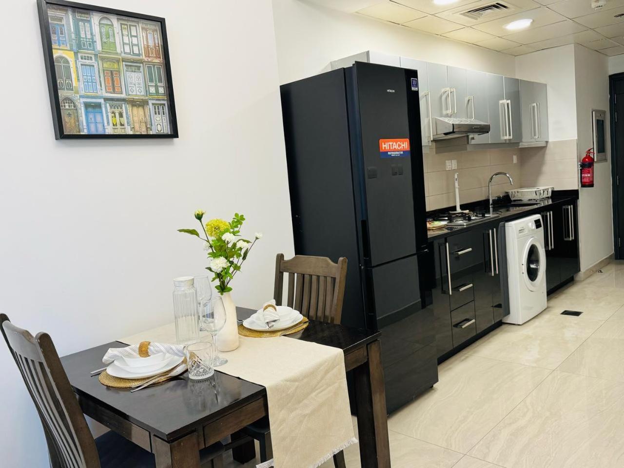 Apartment Chic With Balcony A Mins Drive To Downtown *