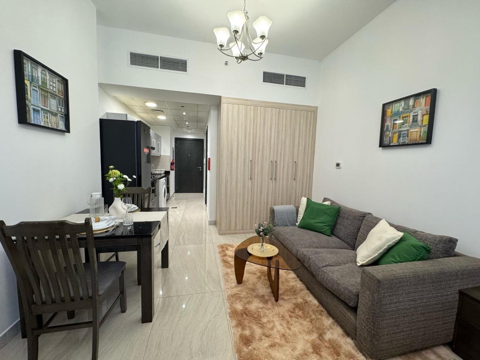 Chic With Balcony A Mins Drive To Downtown *