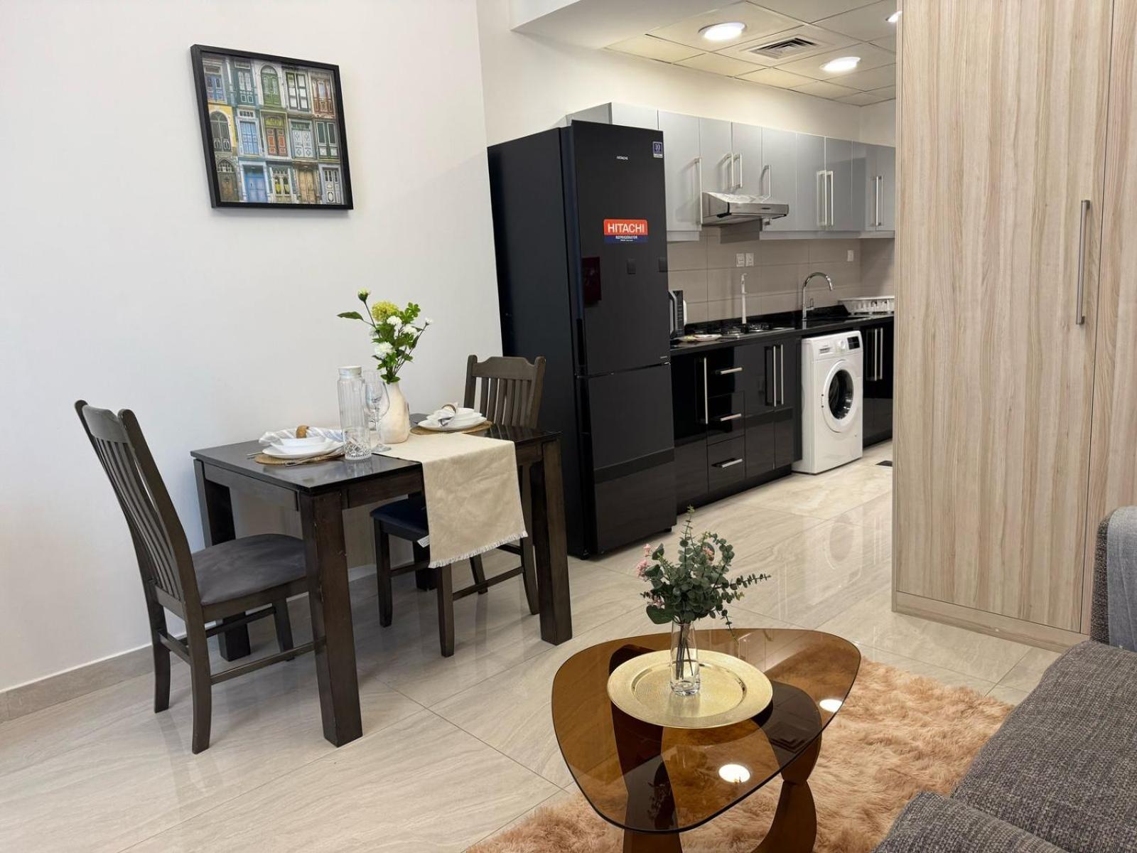 Apartment Chic With Balcony A Mins Drive To Downtown *