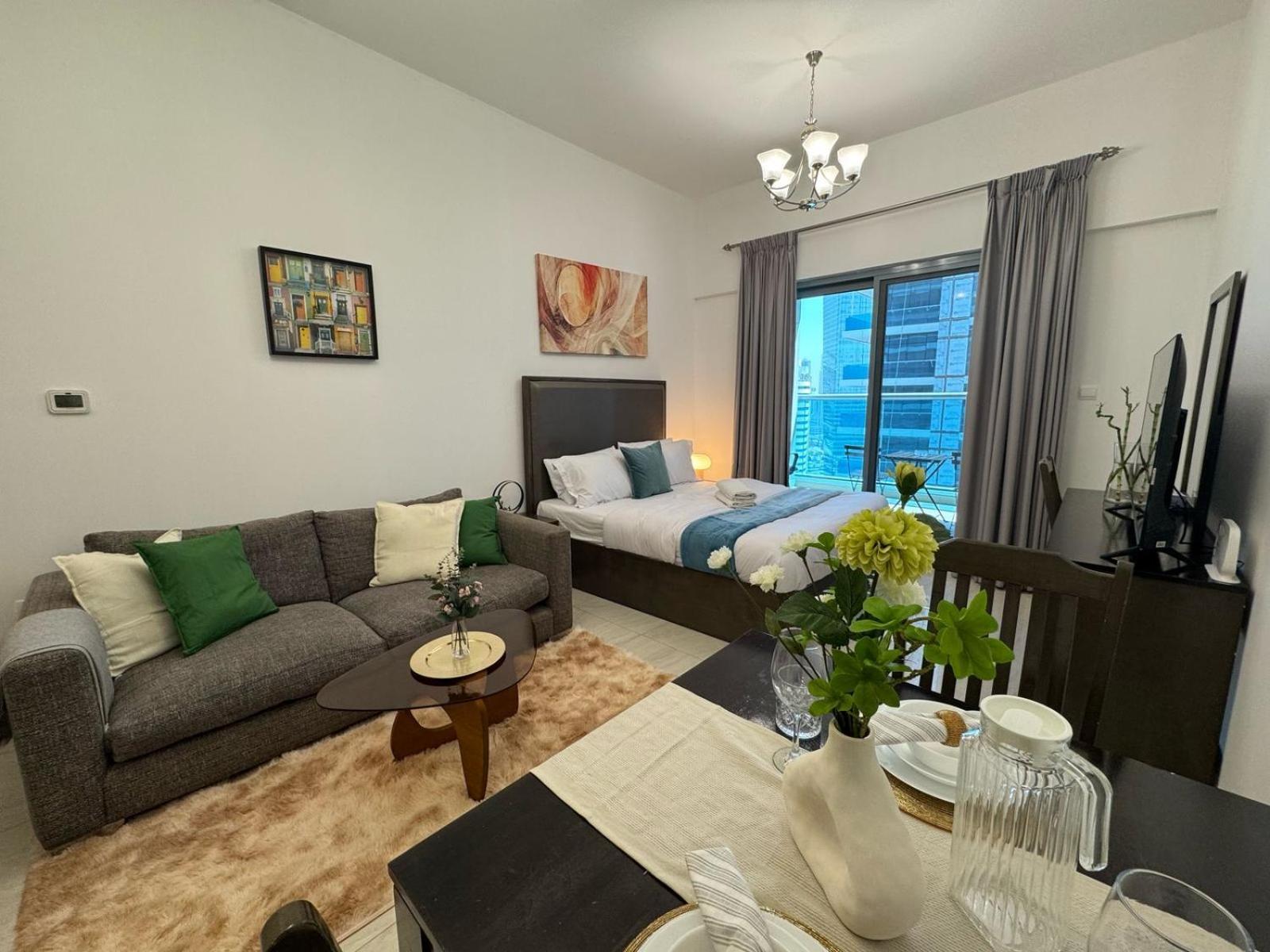 Chic With Balcony A Mins Drive To Downtown Apartment Dubai